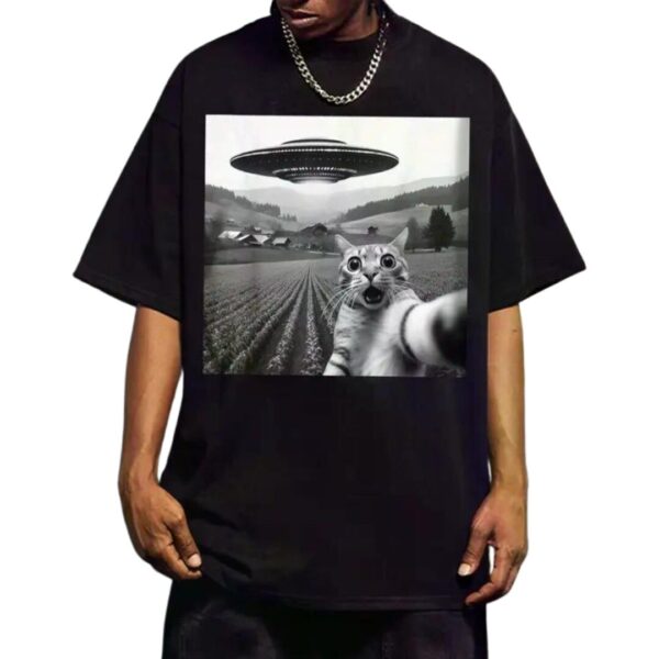 UFO Selfie Cat Graphic T-shirt